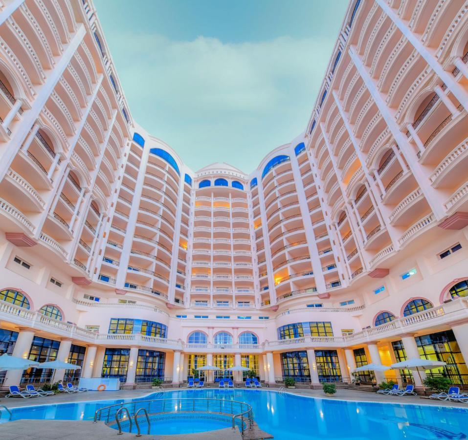 Tolip Hotel Alexandria Exterior foto The hotel in 2015