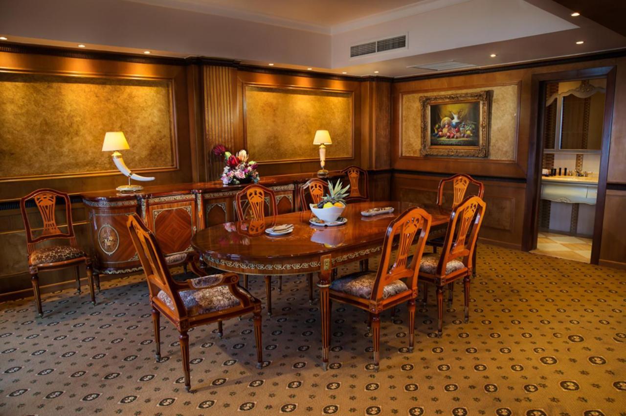 Tolip Hotel Alexandria Exterior foto The dining room of the presidential suite